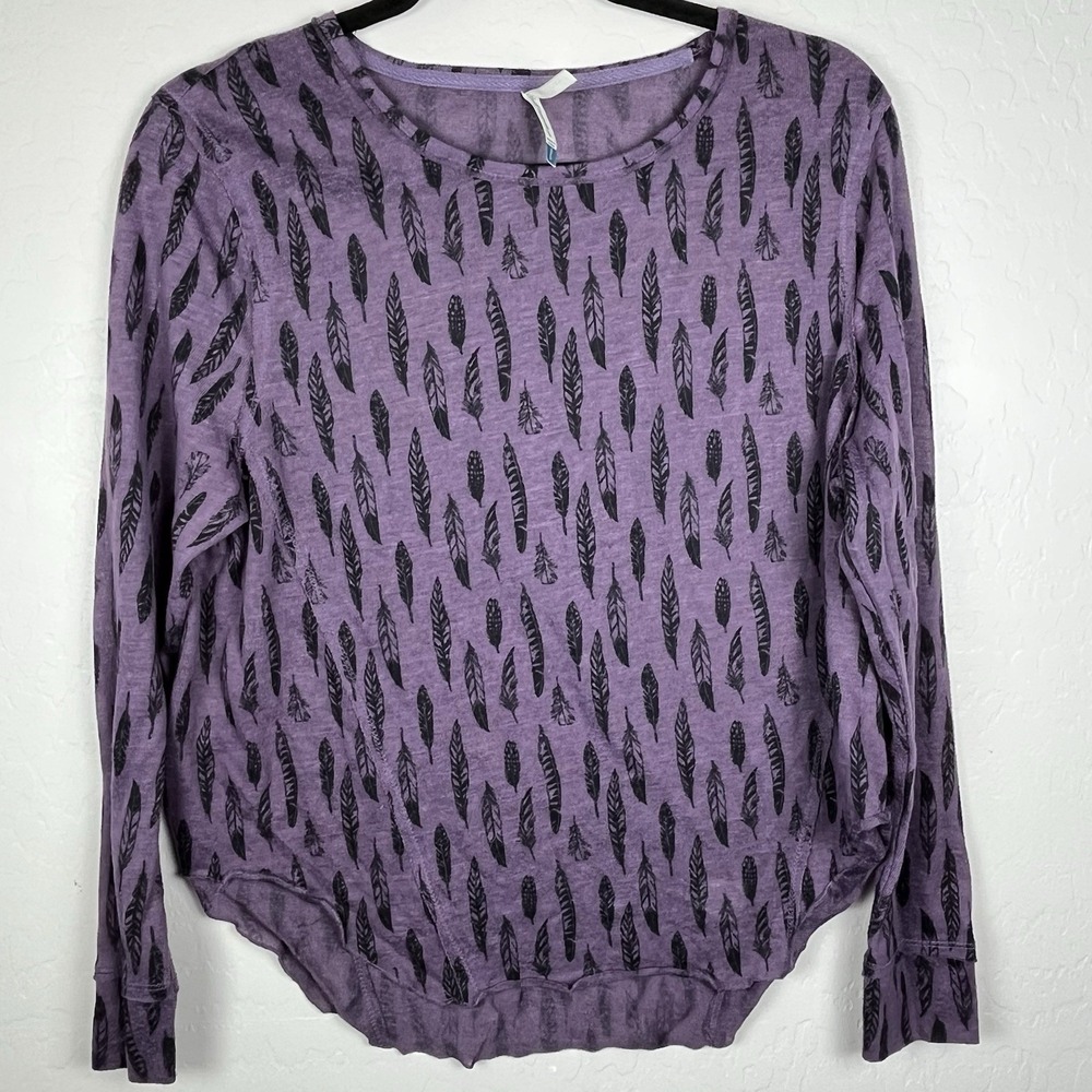 Wallflower Women's Large Long Sleeve Lightweight Shirt‎ Purple Feathers